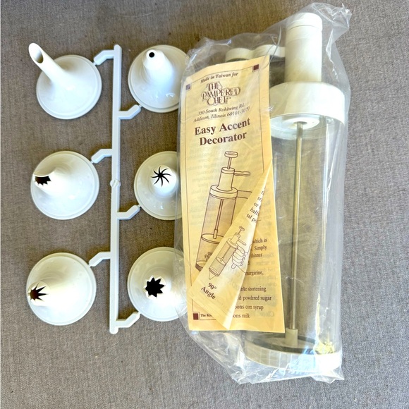 Pampered Chef, Easy Accent Decorator - Picture 2 of 3